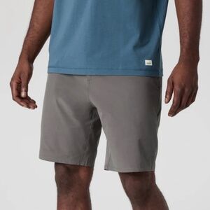 Vuori Aim Short in Grey (Size 30)